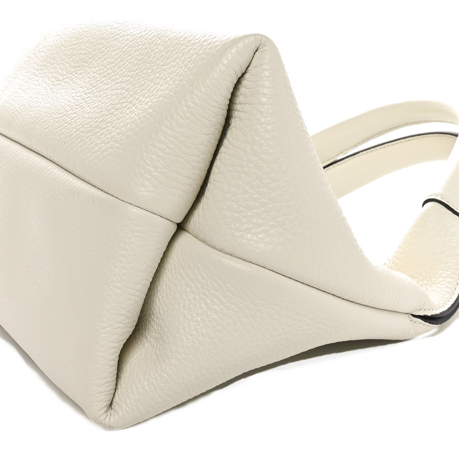 Gucci Grained Calfskin Softbit Medium Shoulder Bag White 10 of 10