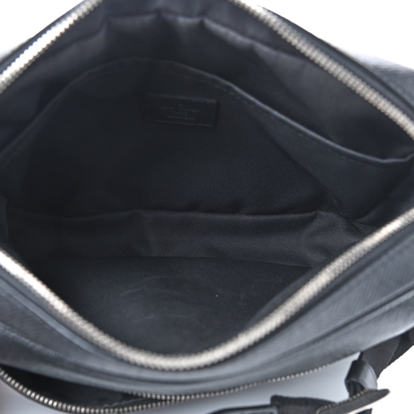 Taiga Monogram Eclipse Outdoor Messenger Black