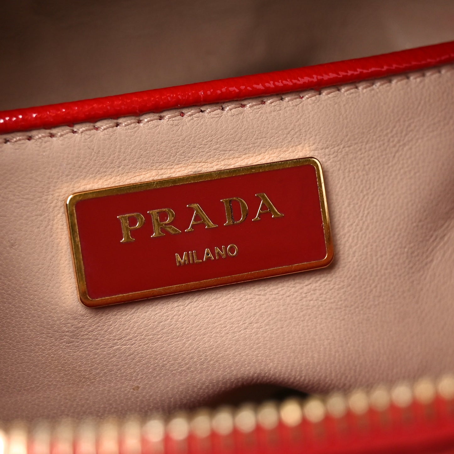 Saffiano Vernice Crystal Pyramid Bag Rosso