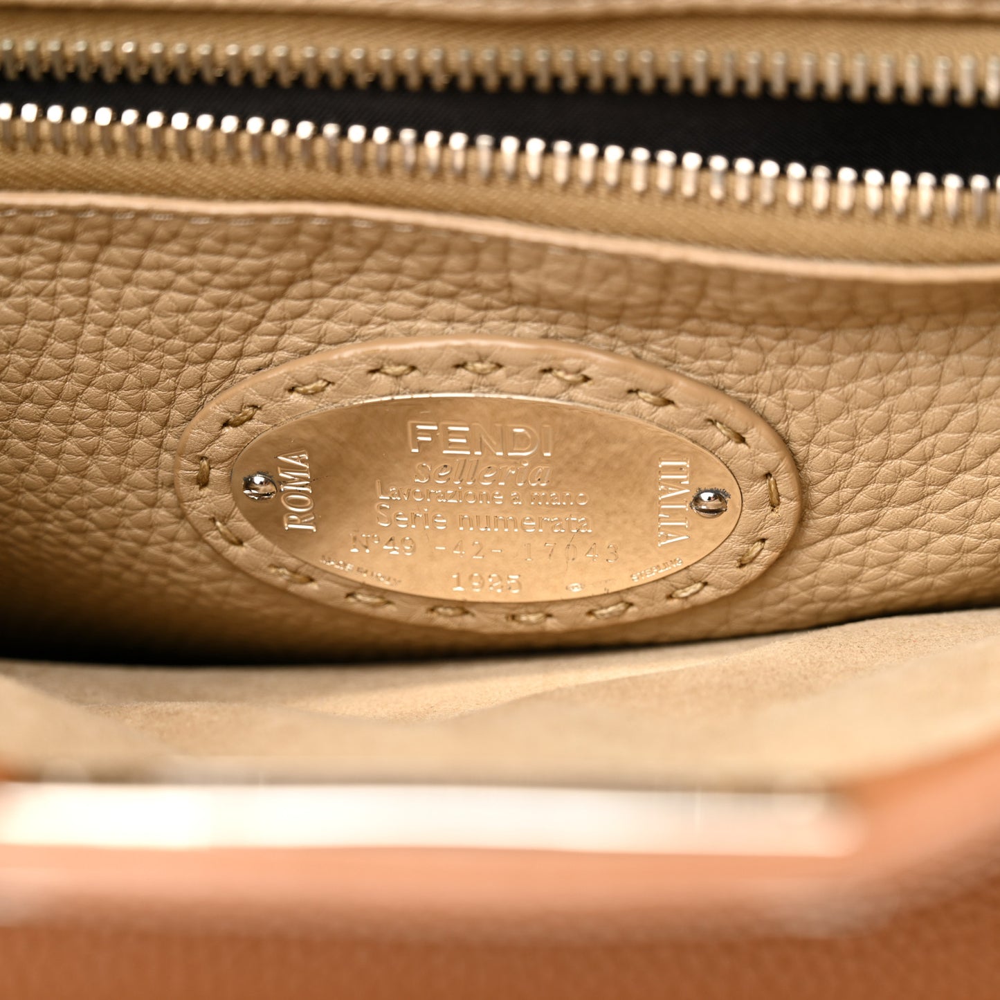 Cuoio Romano Selleria Bi-Color Medium Peekaboo Iconic Satchel Mou Deserto