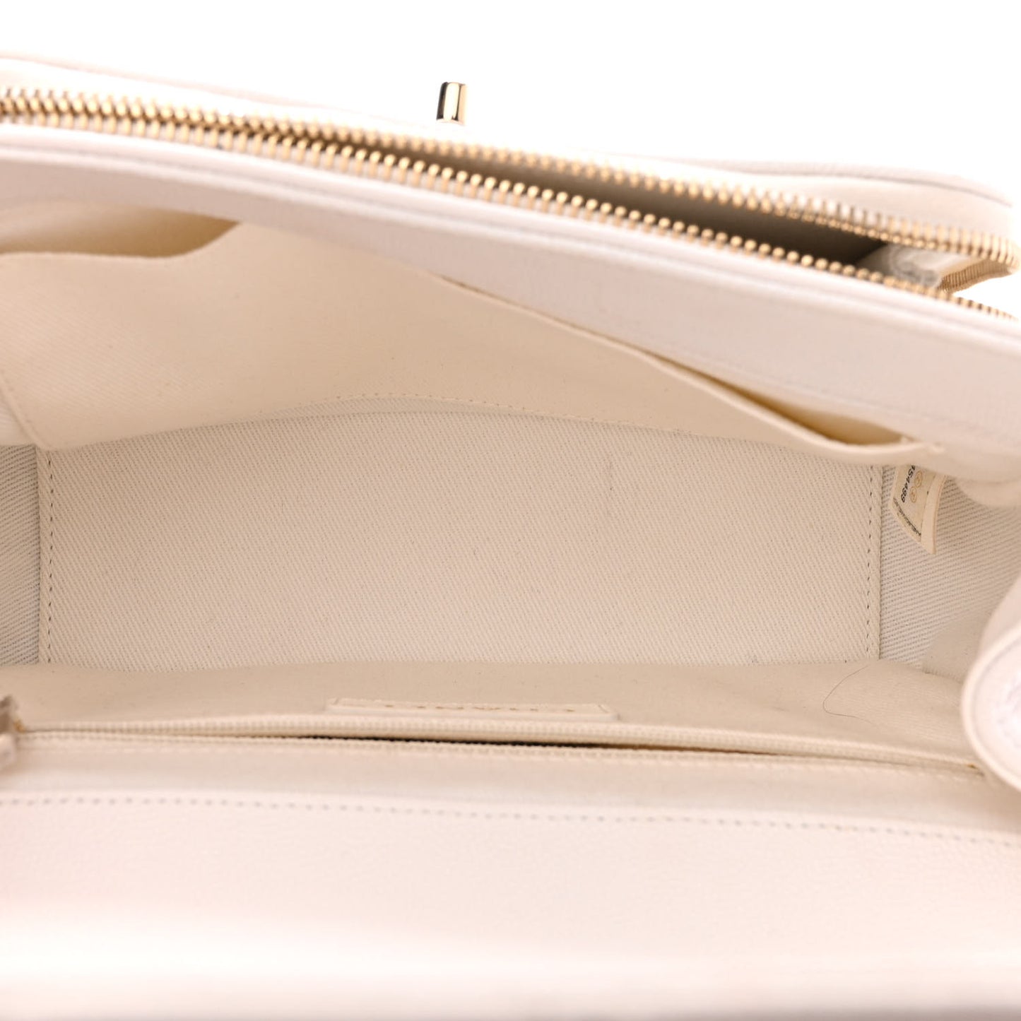 Caviar Quilted Medium Business Affinity Flap White
