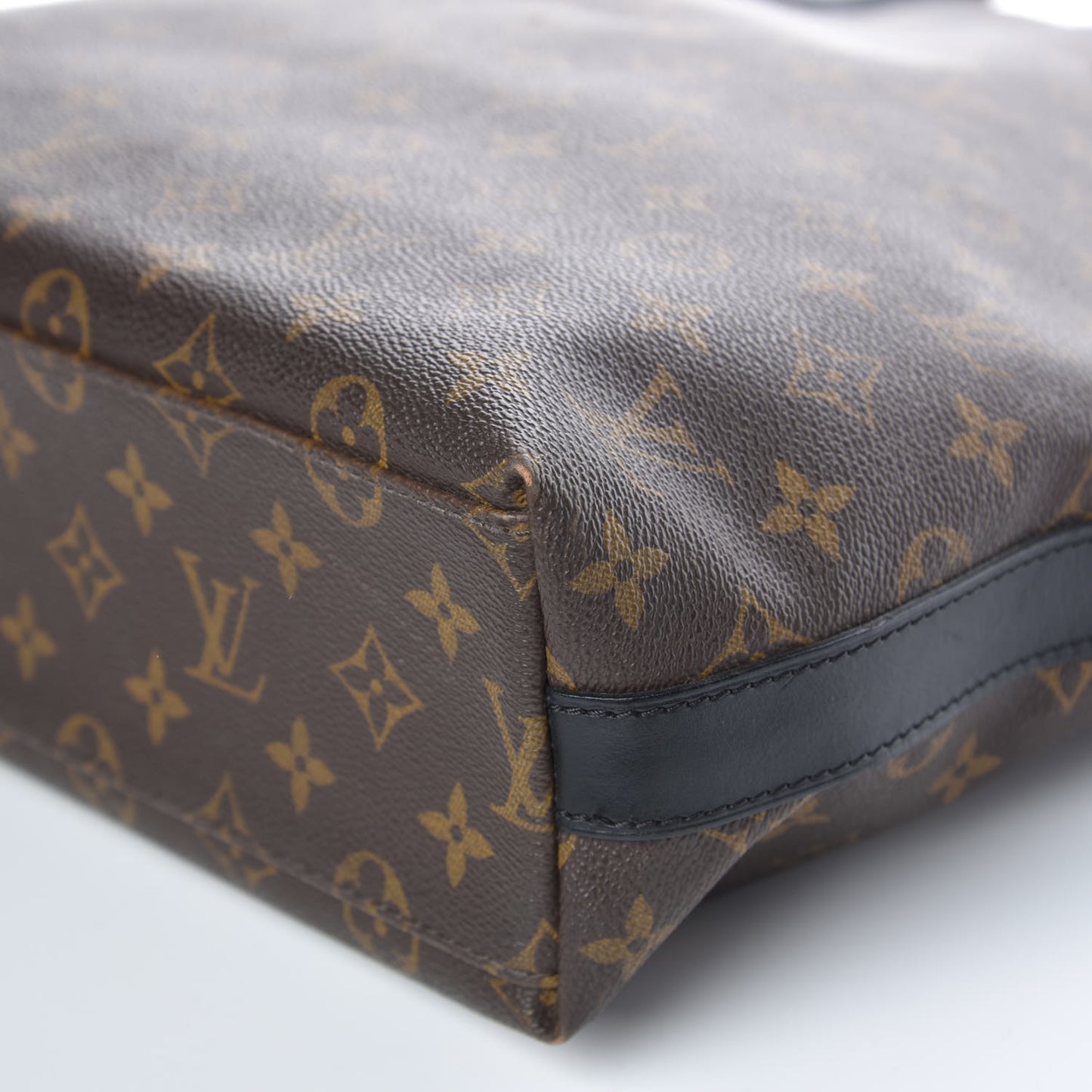 Monogram Macassar Kitan