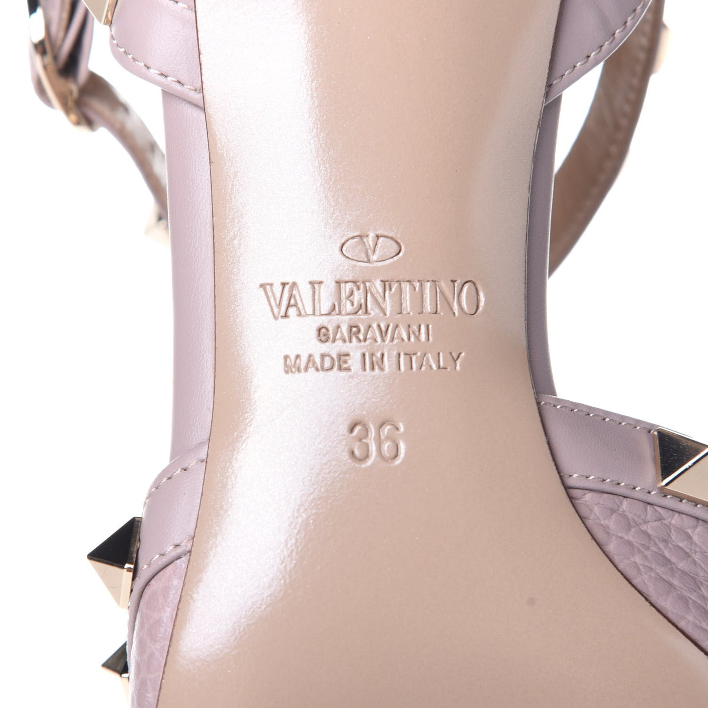 Pebbled Calfskin Rockstud Ankle Strap Low Heel Pumps 36 Poudre