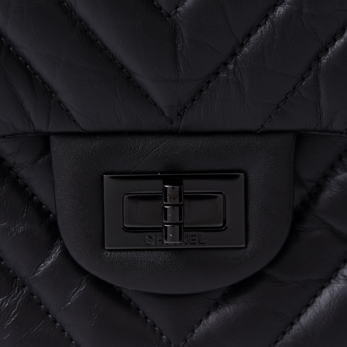 Aged Calfskin Chevron Quilted 2.55 Reissue 226 So Black