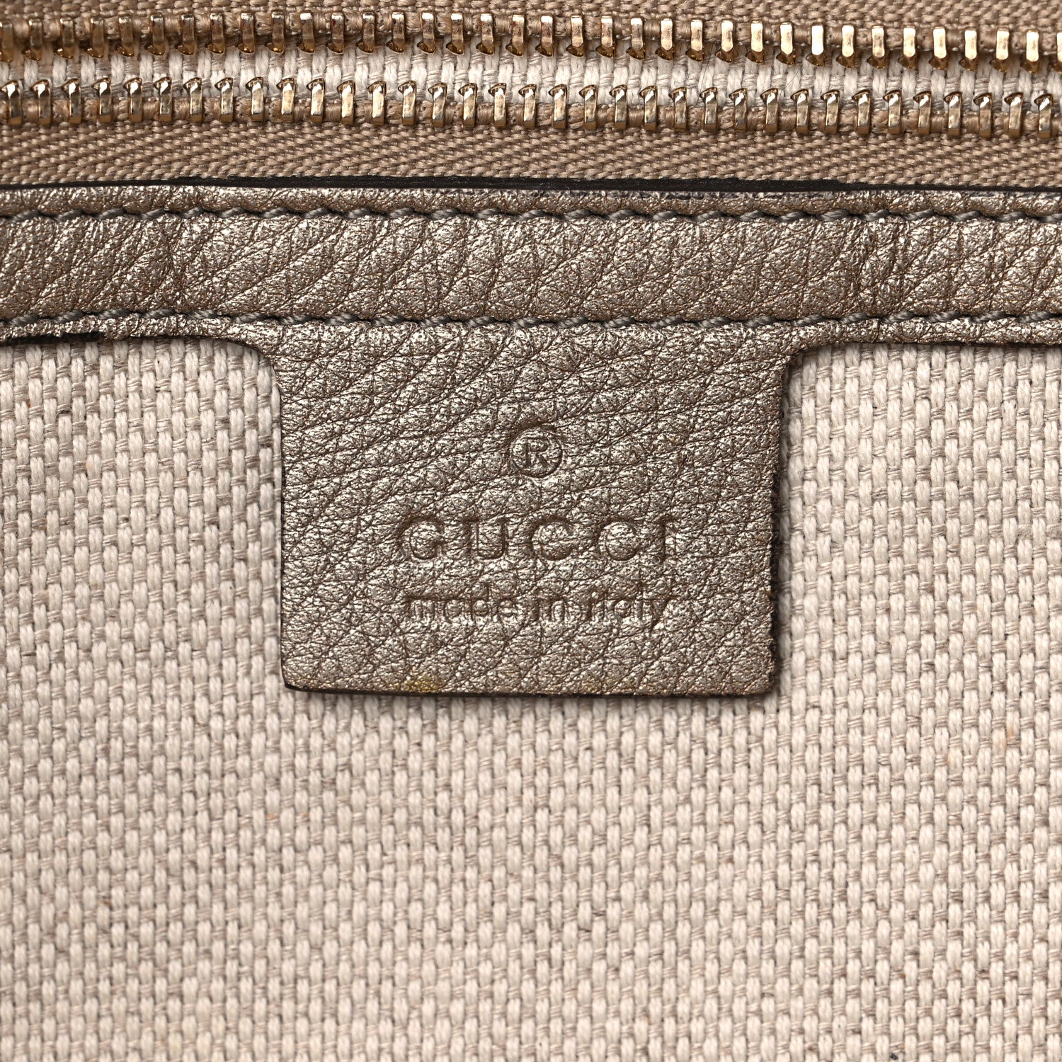 Gucci Metallic Pebbled Calfskin Medium Soho Clutch Golden Beige 7 of 10