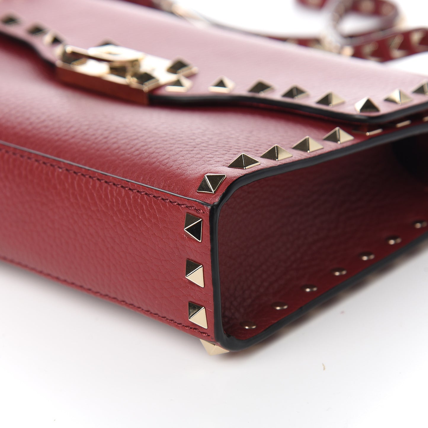 Pebbled Calfskin Medium Rockstud Flip Lock Crossbody Bag Rubino