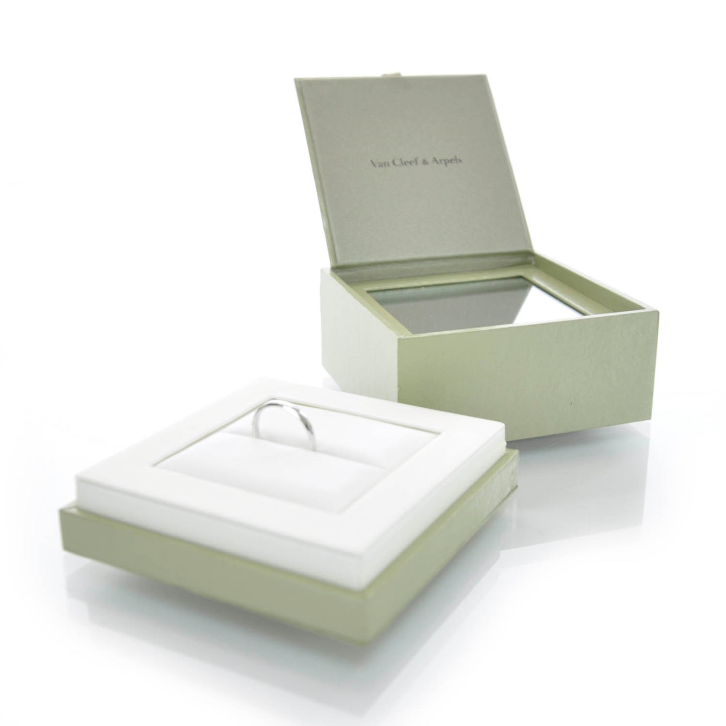18k White Gold Ring 9.25 60 9
