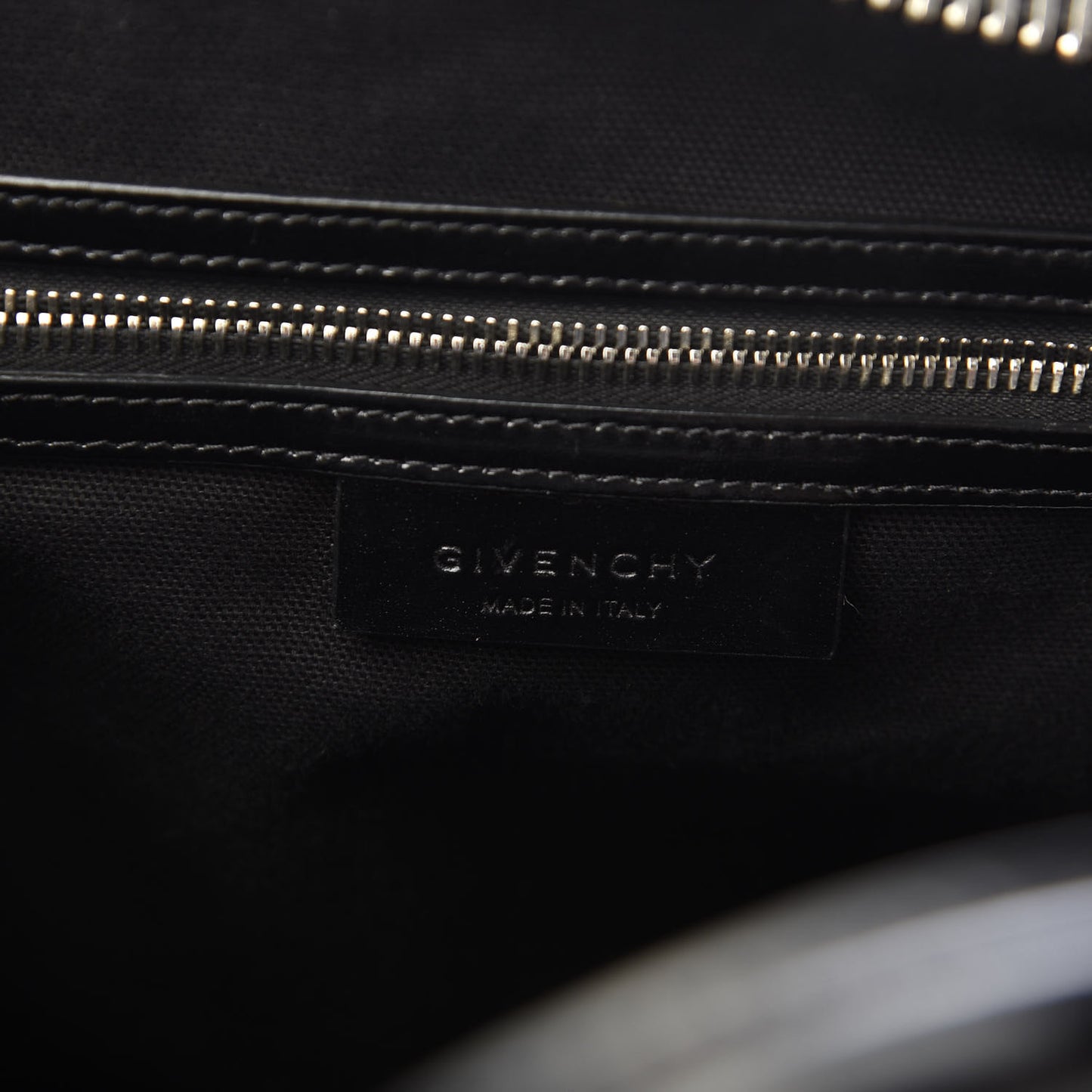 Shiny Lord Calfskin Medium Antigona Black