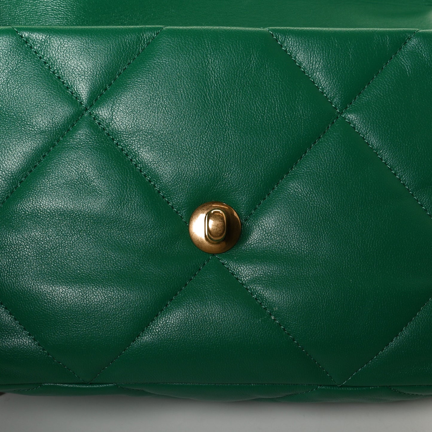 Lambskin Quilted Medium Chanel 19 Flap Green