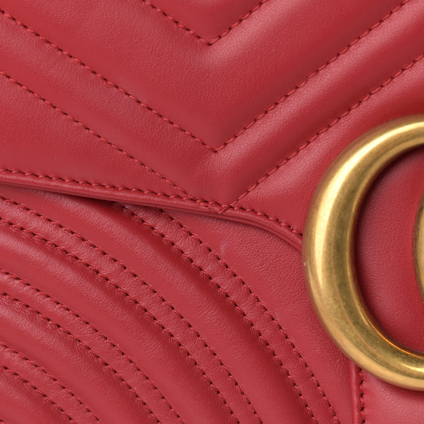 Calfskin Matelasse Large GG Marmont Shoulder Bag Hibiscus Red