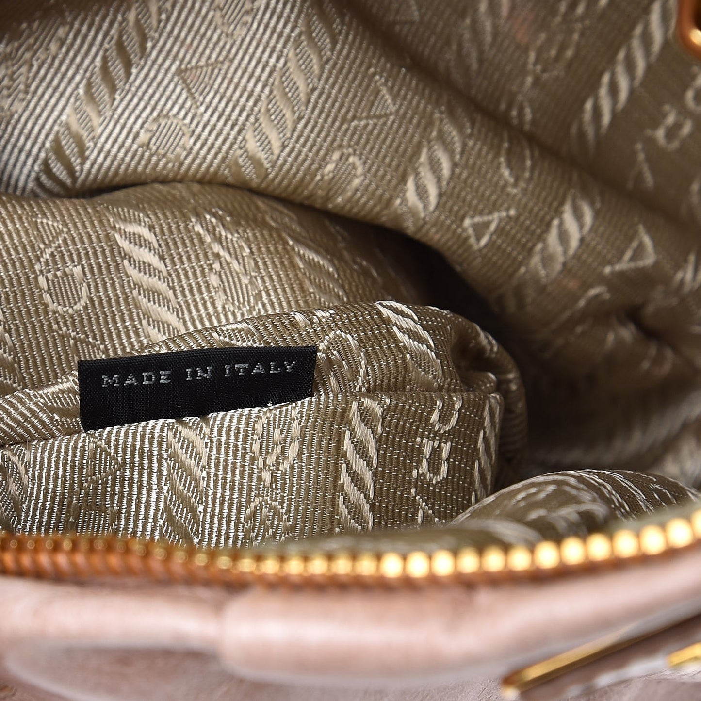 Vitello Shine Wristlet Cipria