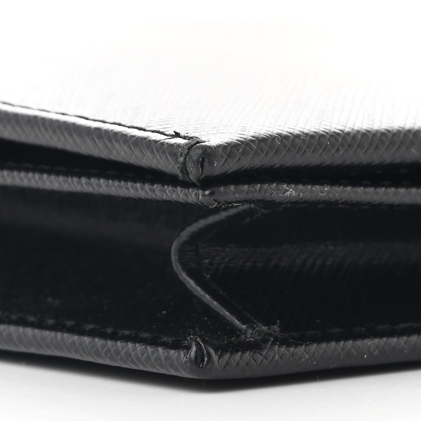 Hammered Calfskin Vara Wallet On Chain Black