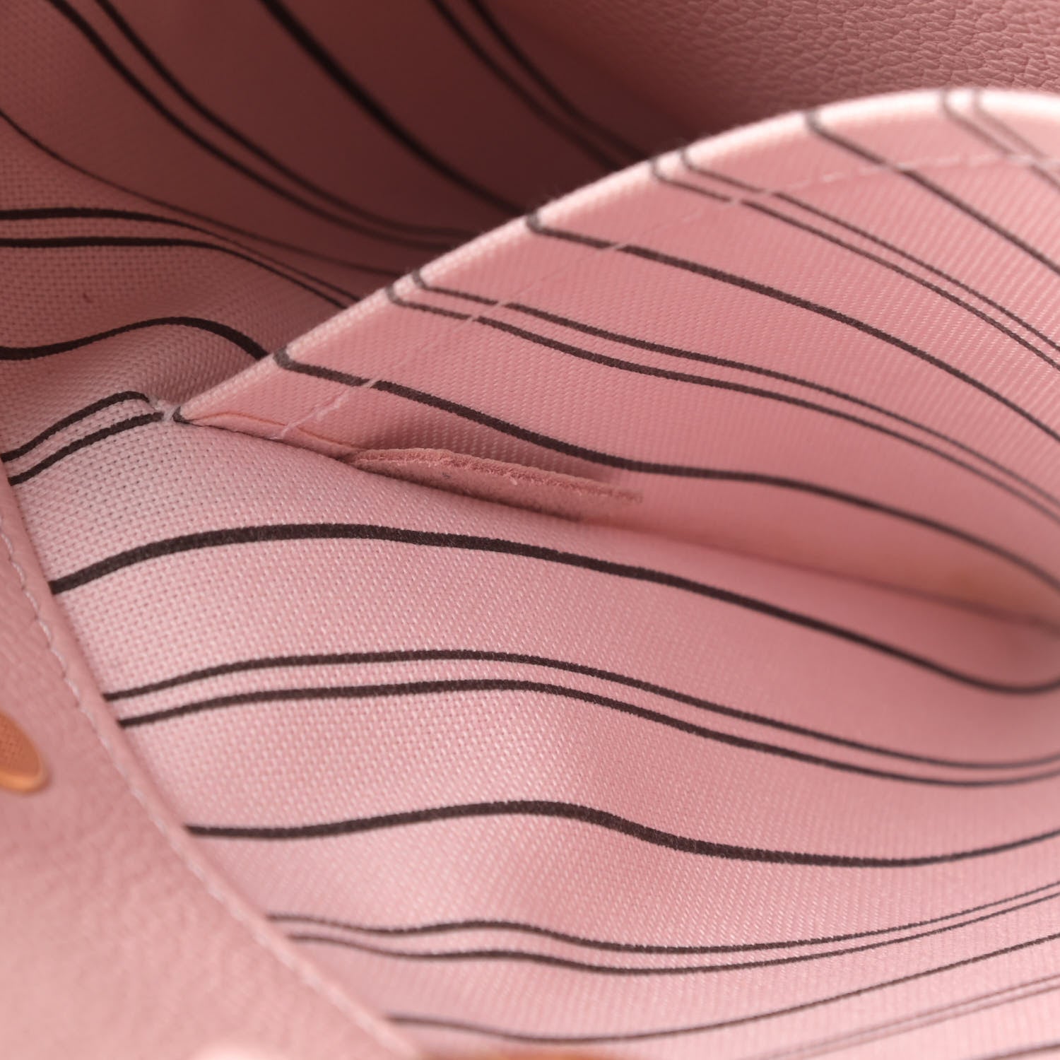 Louis Vuitton Empreinte Montaigne MM Rose Ballerine 7 of 12