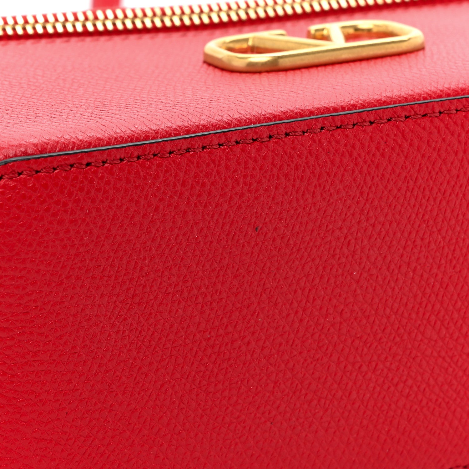 Valentino Garavani Grained Calfskin VLogo Vanity Case Rouge Pur 10 of 10