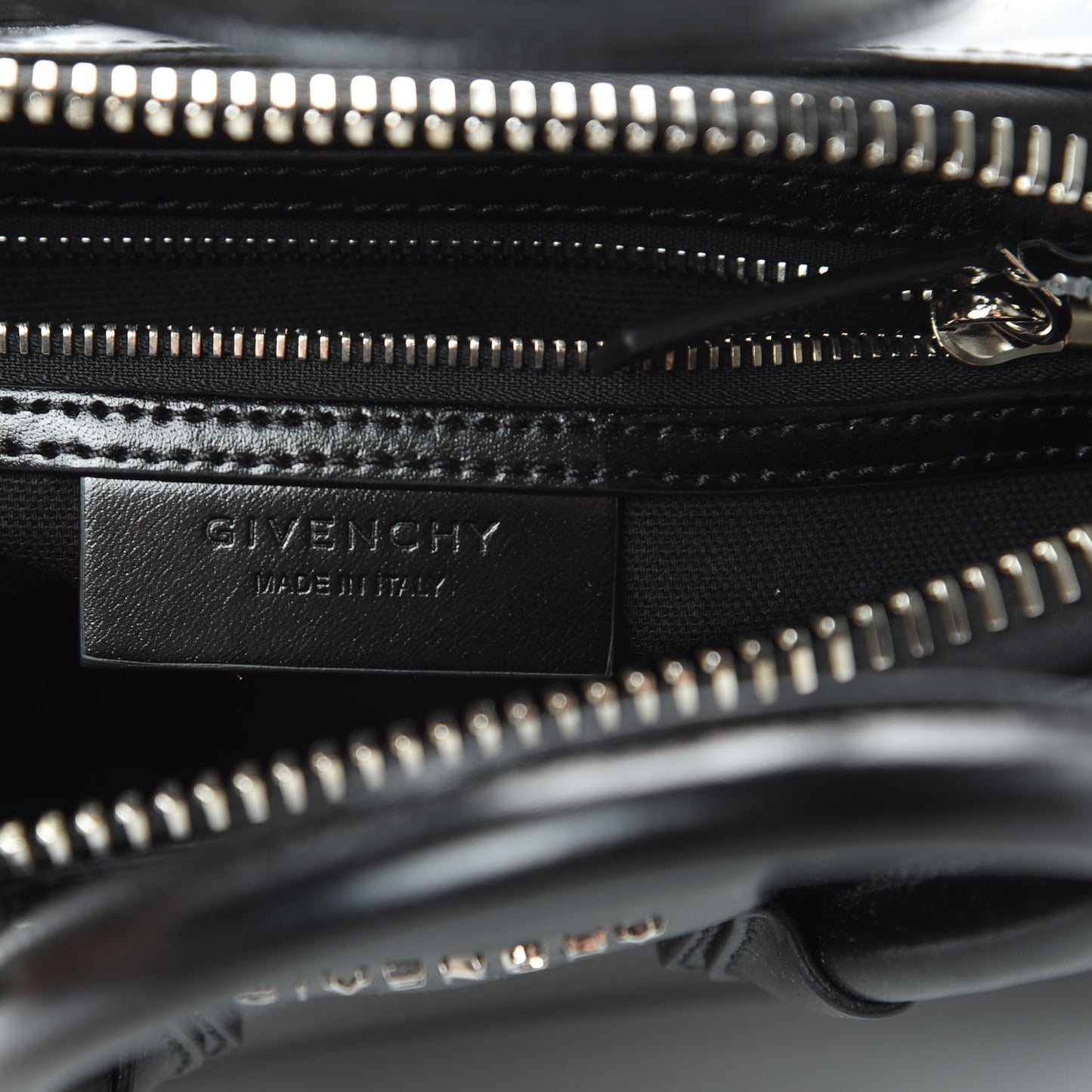 Shiny Lord Calfskin Mini Antigona Black