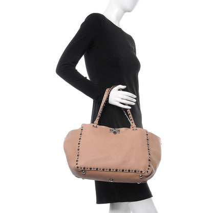 Valentino Garavani Grained Calfskin Onyx Medium Rockstud Rolling Tote Soft Noisette 3 of 10