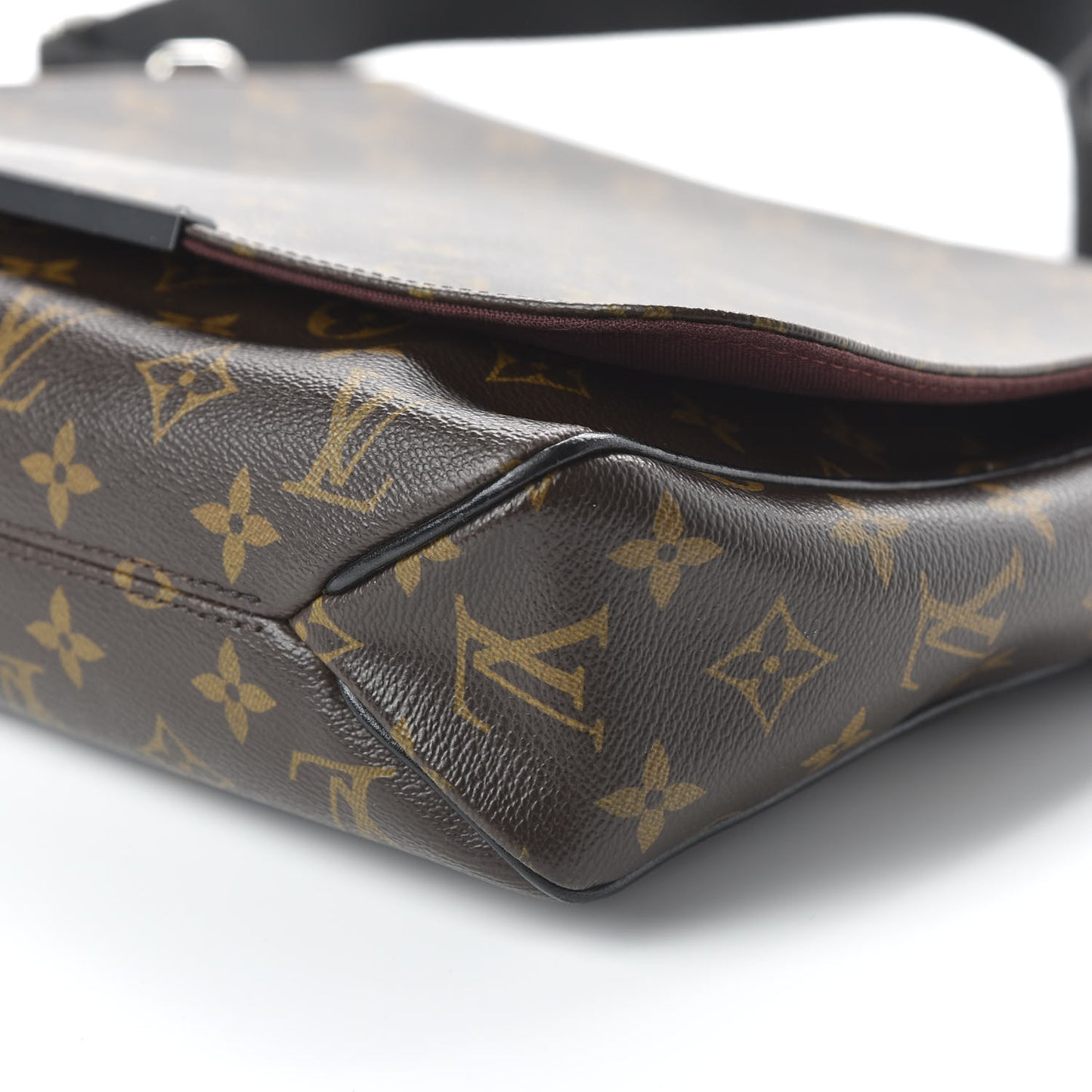 Monogram Macassar District MM