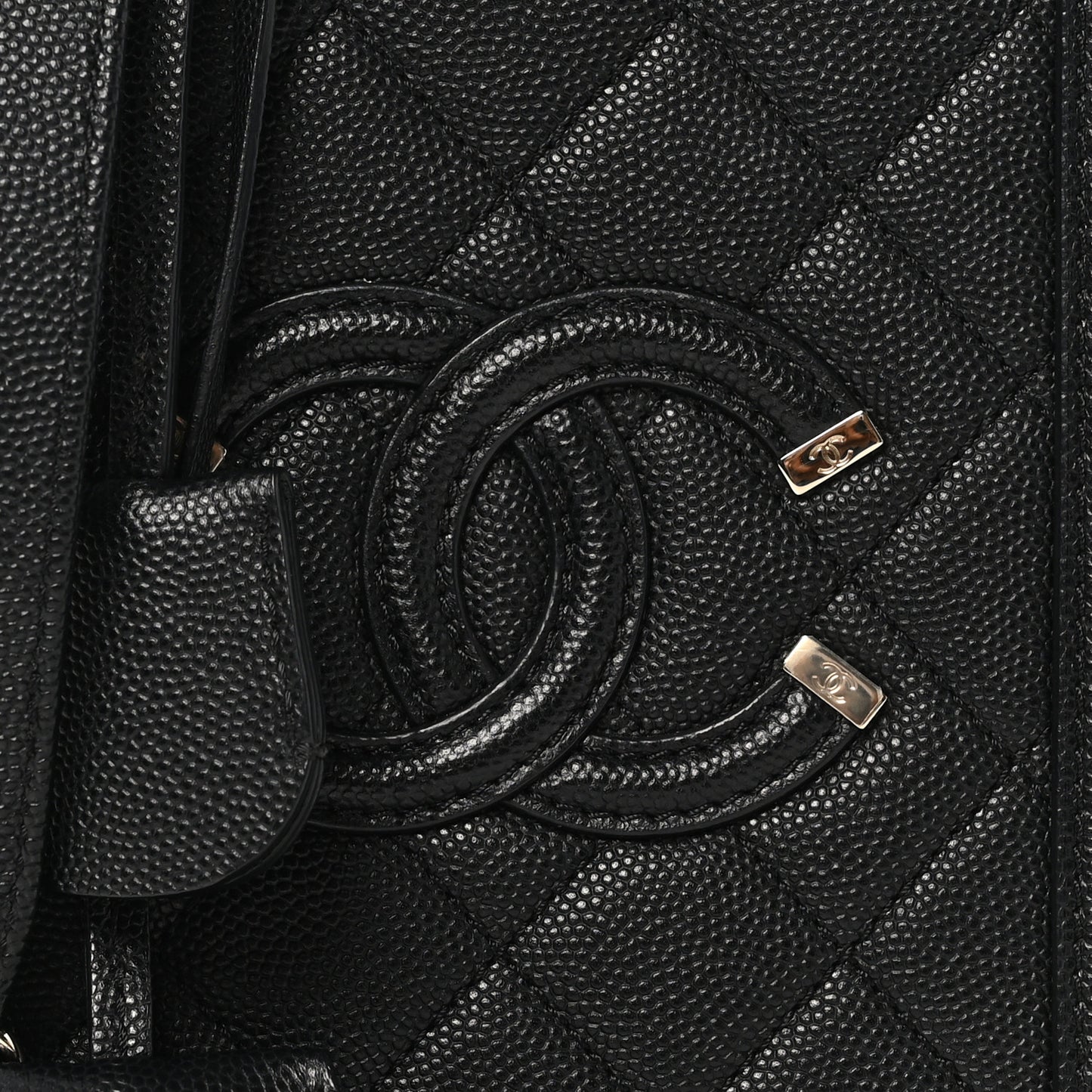 Caviar Quilted CC North South Filigree Vanity Case Black