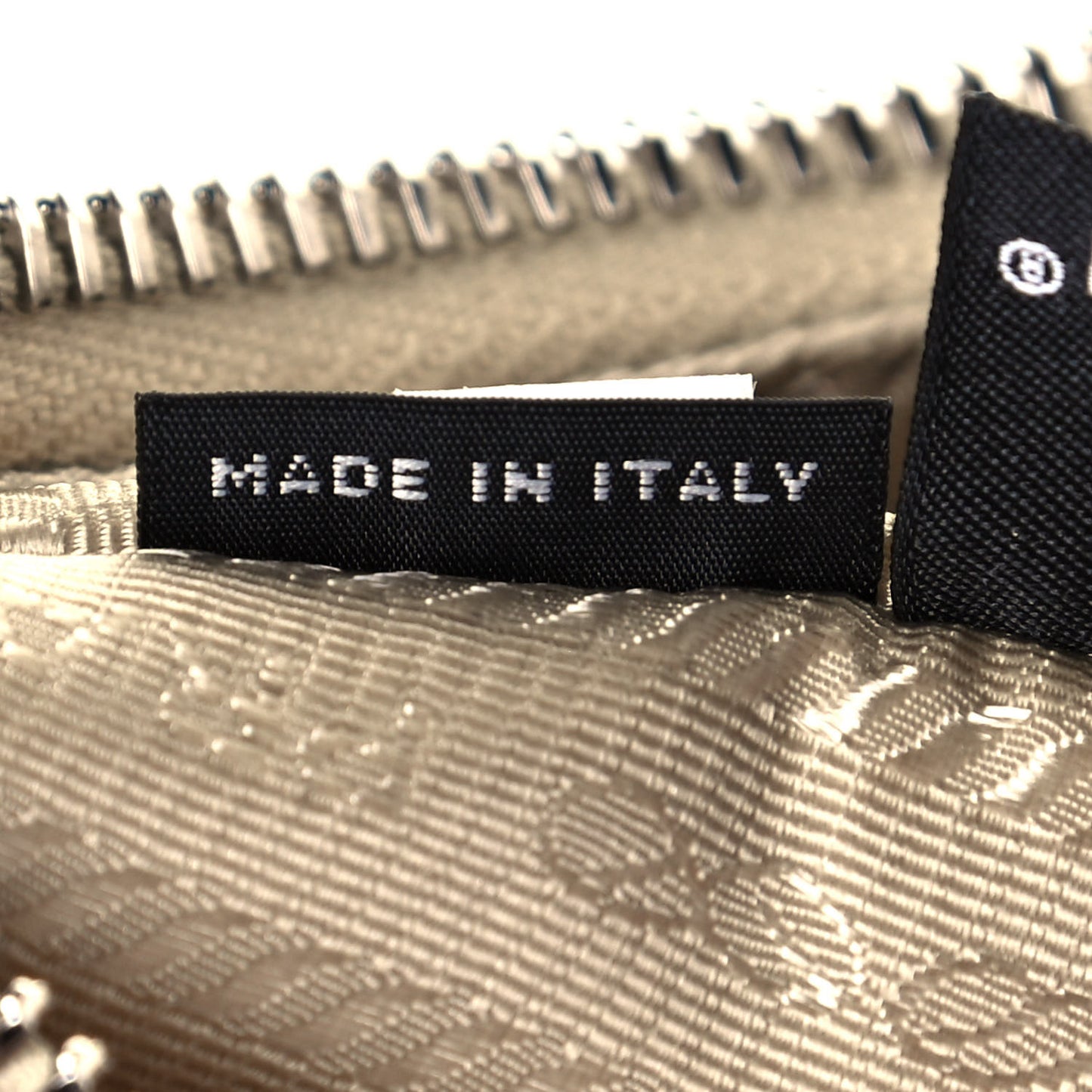 Re-Nylon Saffiano Re-Edition 2005 Shoulder Bag Deserto