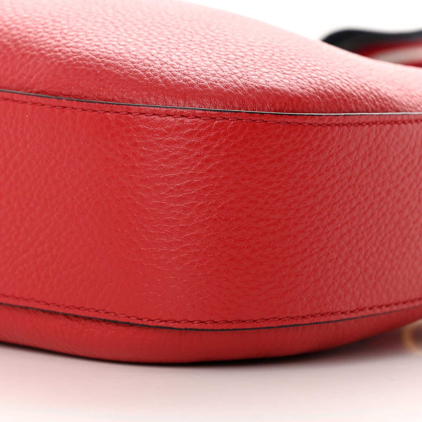 Vitello Phenix Small Zippered Messenger Hobo Rosso