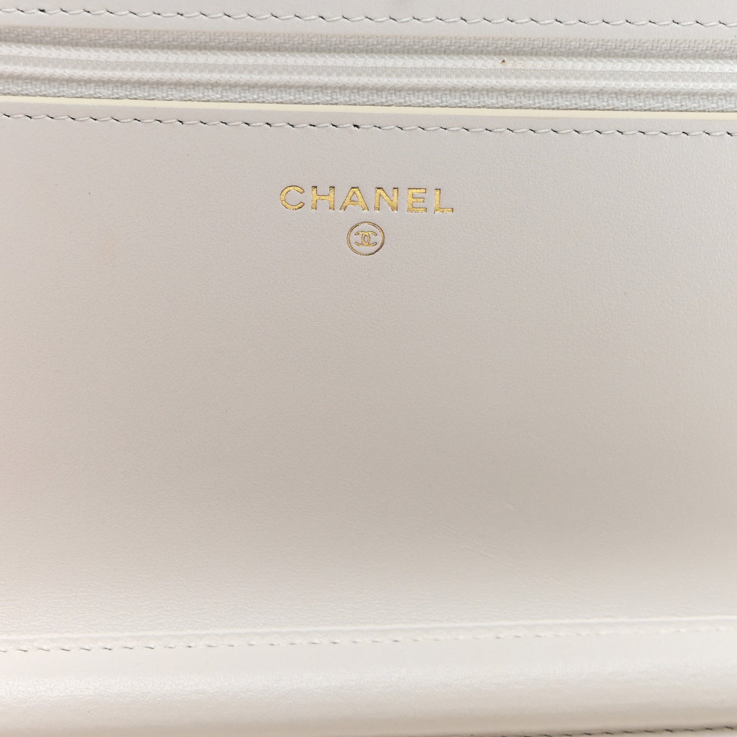 Caviar Quilted Boy Wallet On Chain WOC White