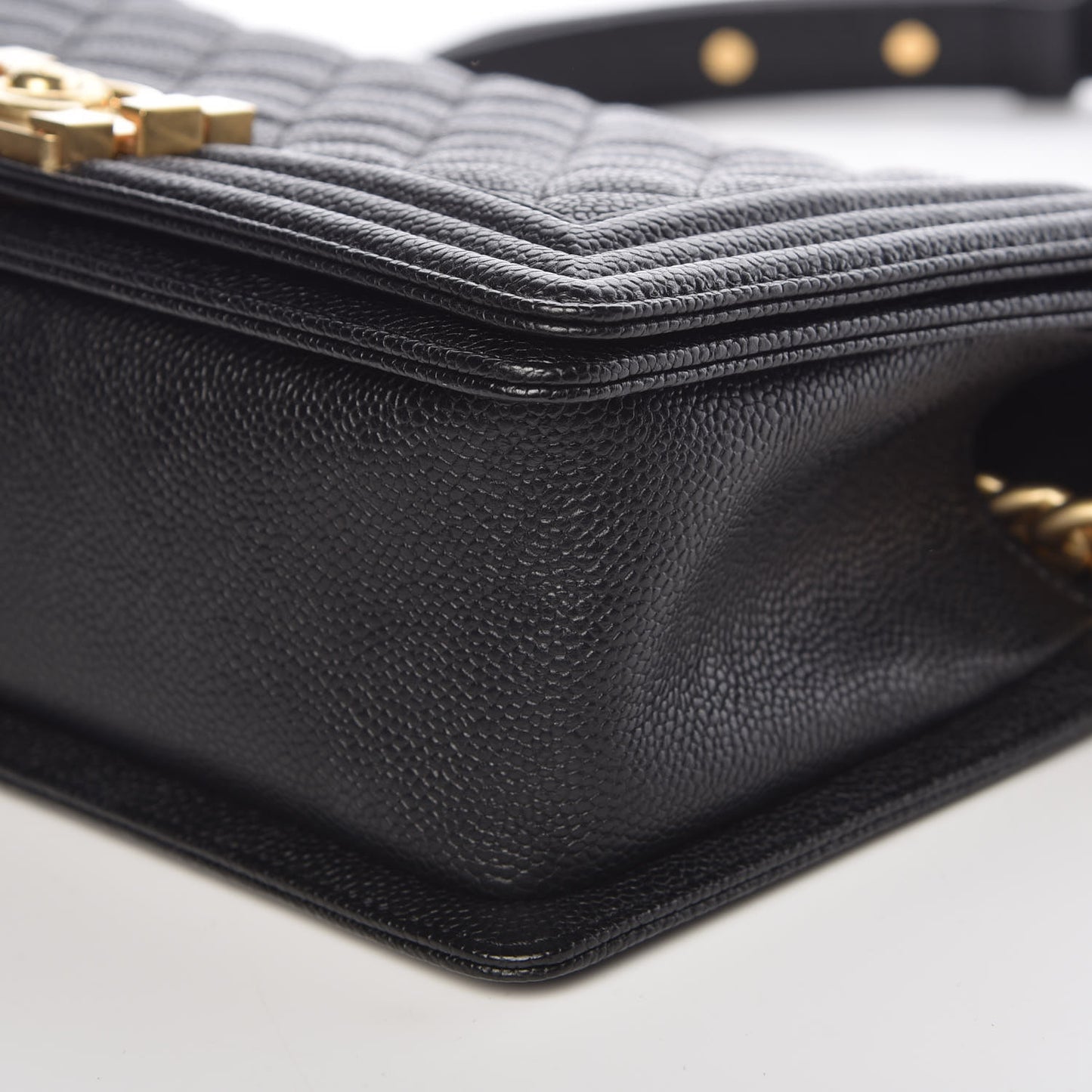 Caviar Quilted Medium Boy Flap Black