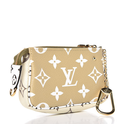 Louis Vuitton Monogram Giant Micro Pochette Accessories Kaki White 3 of 8