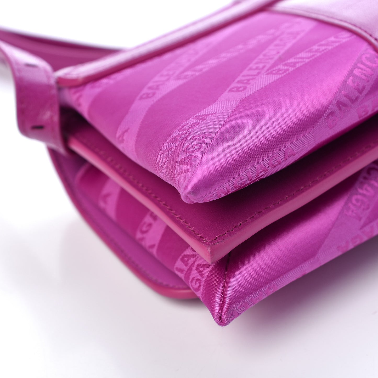Jacquard Nylon Calfskin Shift Wallet On Strap Pink