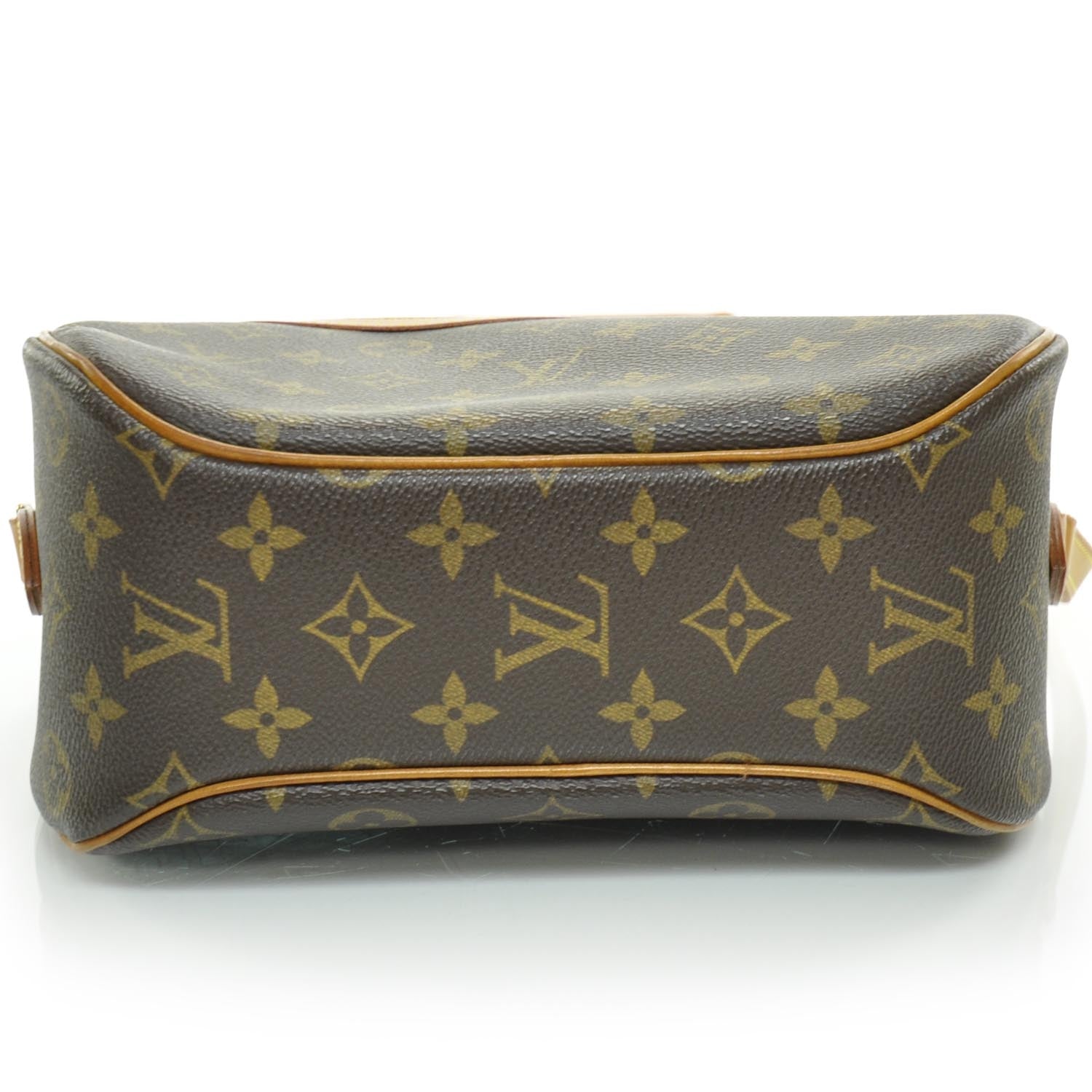 Louis Vuitton Monogram Blois 4 of 8