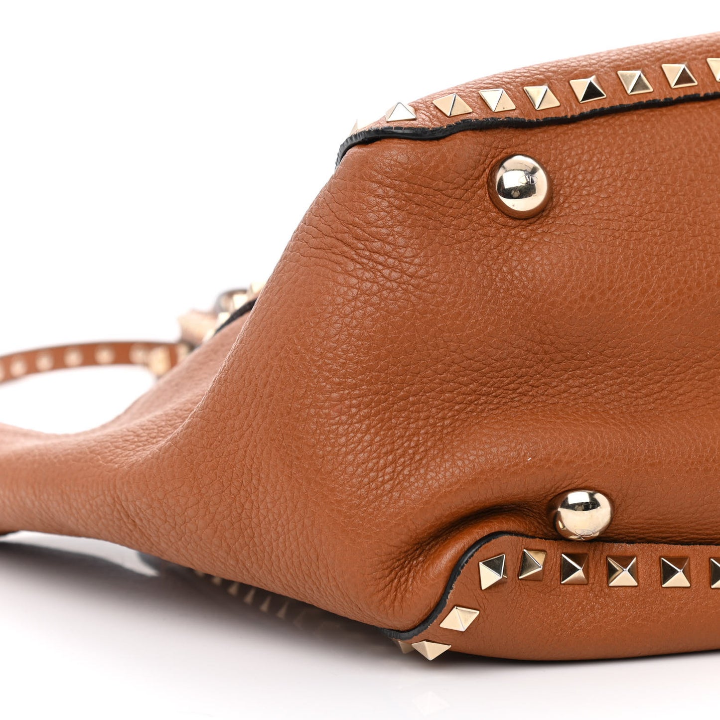 Pebbled Calfskin Medium Rockstud Tote Light Cuir