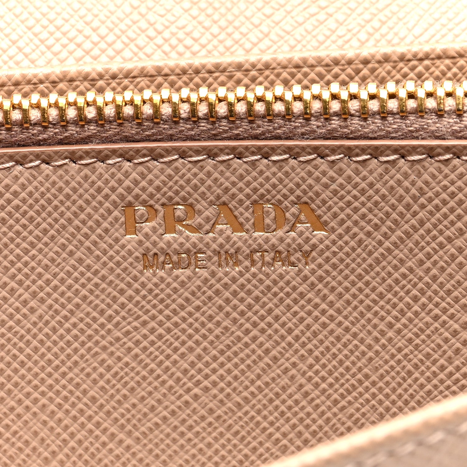 Prada Saffiano Metal Oro Chain Wallet Cammeo 7 of 12