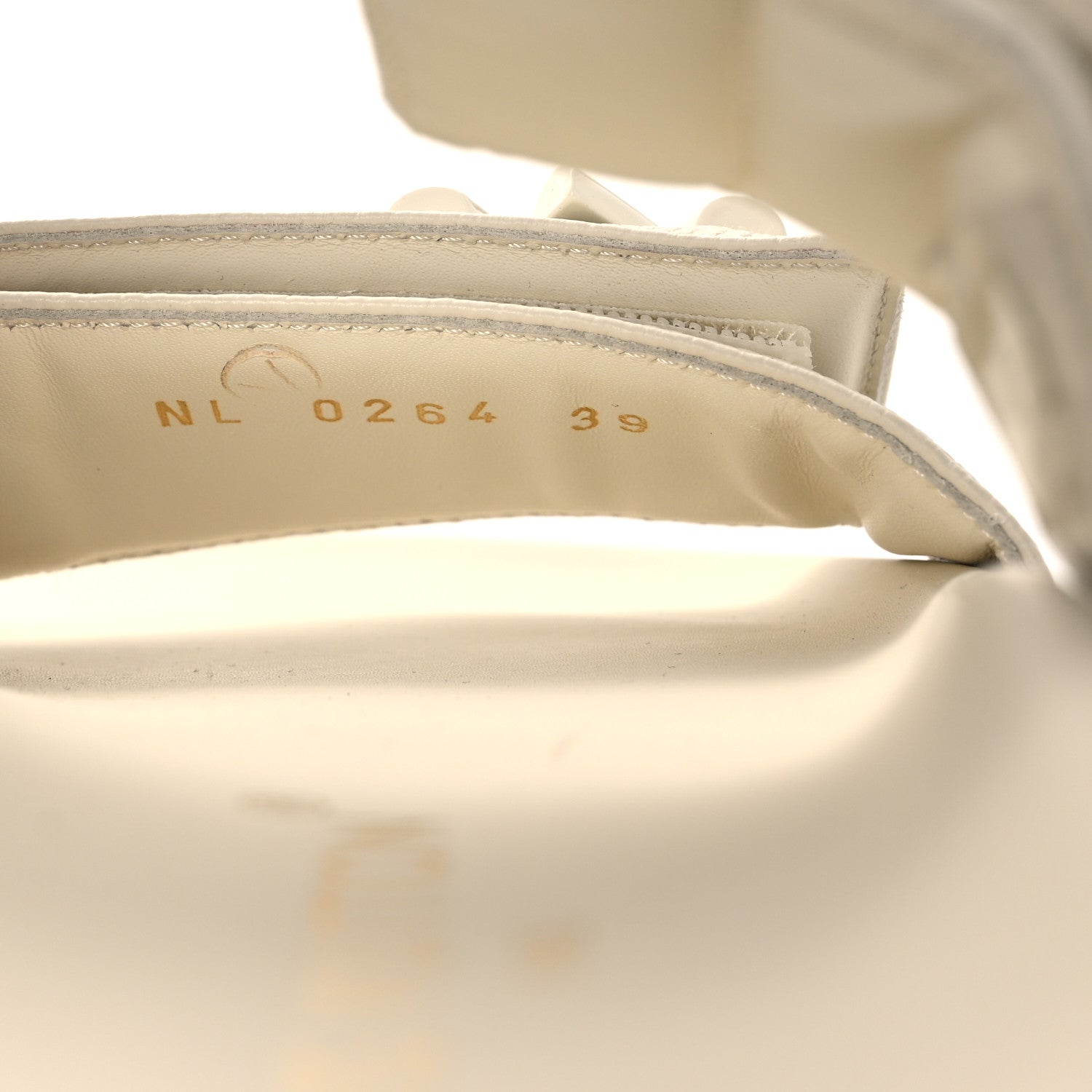 Louis Vuitton Grained Calfskin Sunset Comfort Flat Sandals 39 Light Beige 10 of 11