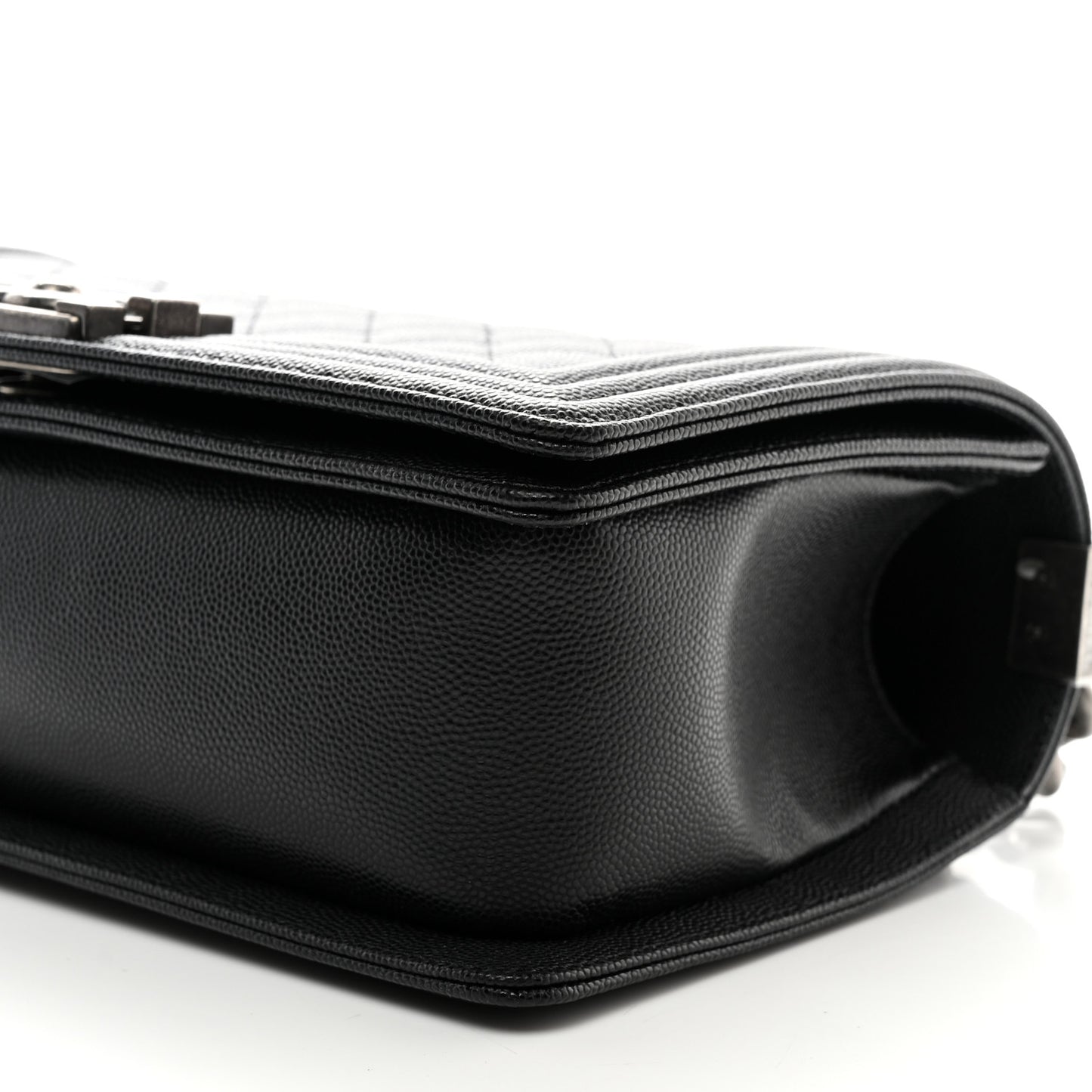 Caviar Quilted Medium Boy Flap Black