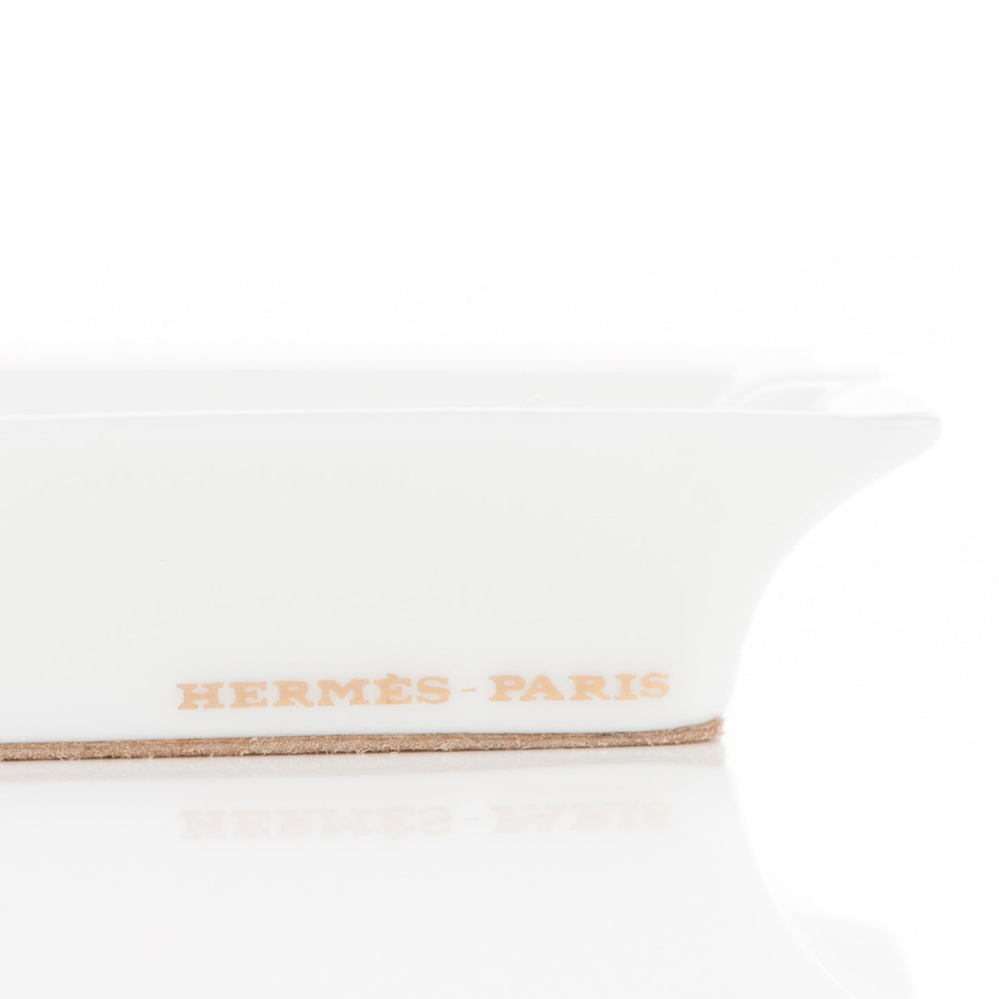 Porcelain Mini Chevaux A La Couverture Ashtray