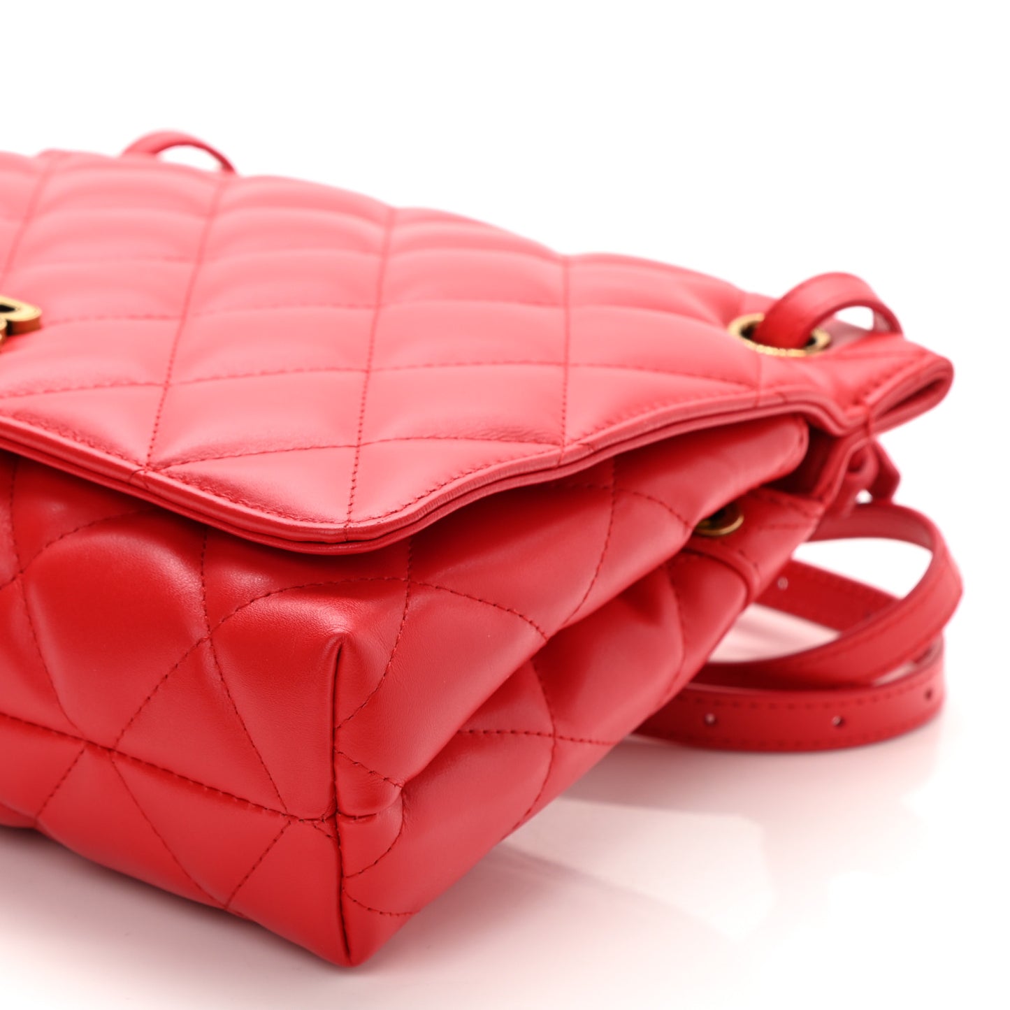 Nappa Calfskin Quilted Medium Touch B Shoulder Bag Bright Red