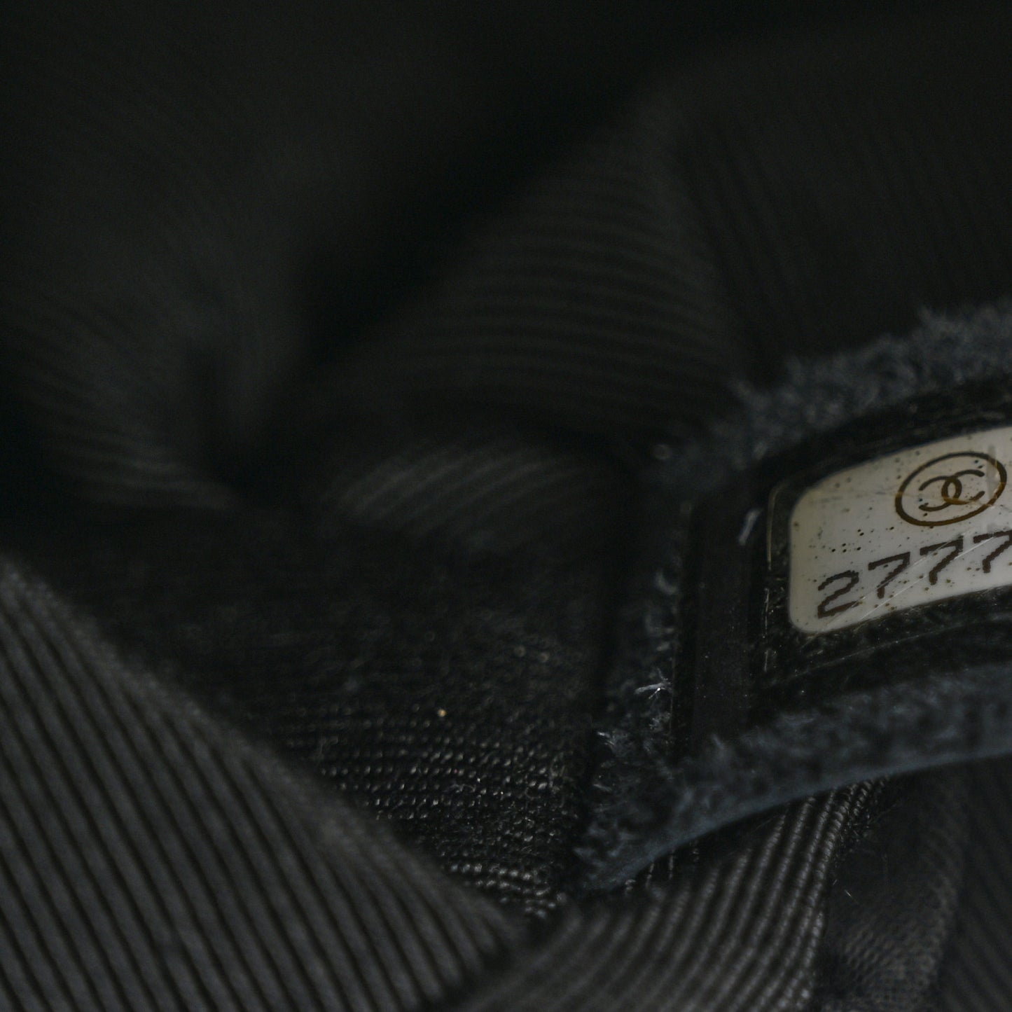 Caviar Quilted Medium Boy Flap Black