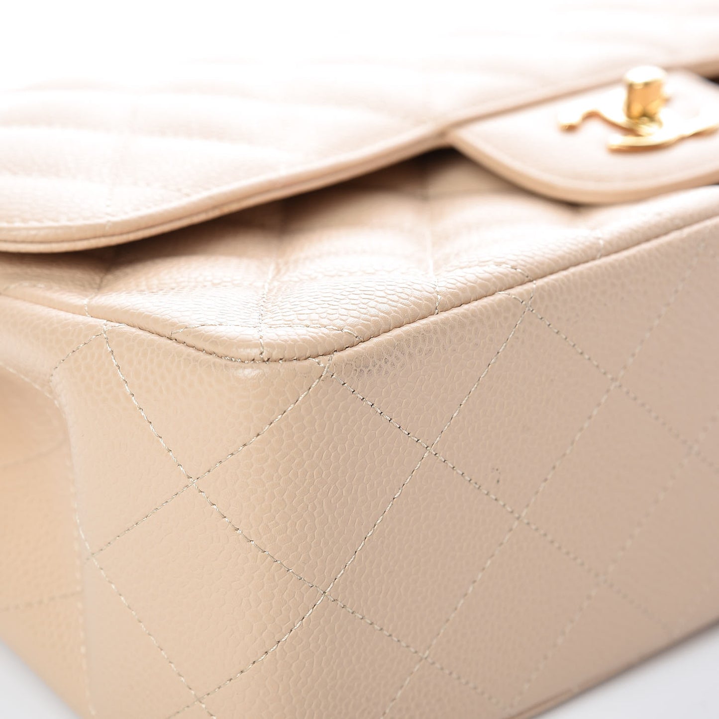 Caviar Quilted Jumbo Double Flap Beige Clair