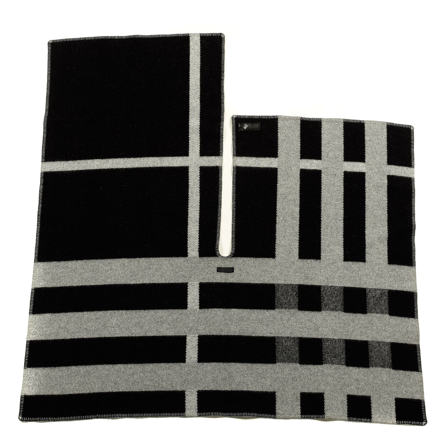Wool Cashmere Mega Check Cape Scarf Scarf Grey