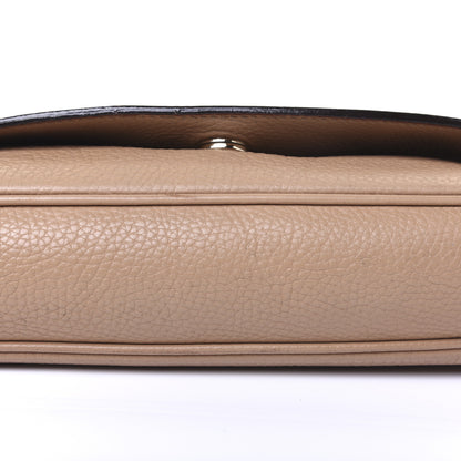 Gucci Pebbled Calfskin Medium Soho Flap Crossbody Camelia 18 of 23