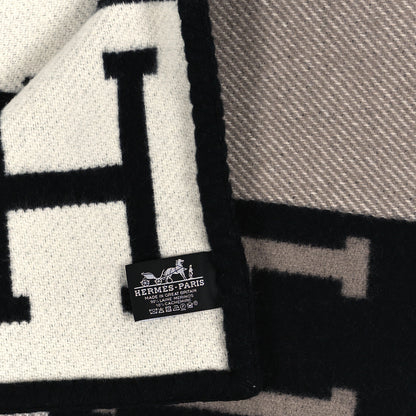 Hermes Wool Cashmere Avalon Signature Blanket Ecru Gris Fonce 3 of 3