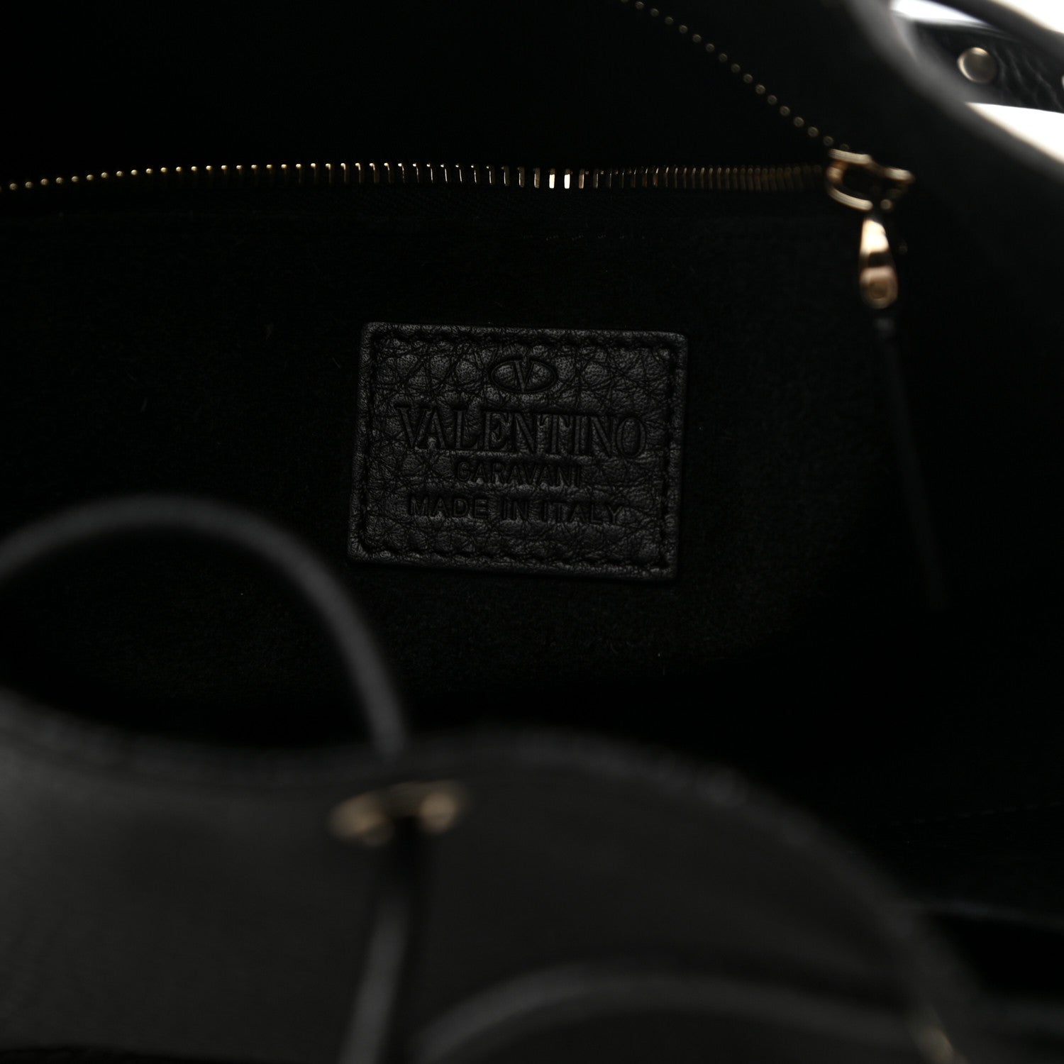 Valentino Garavani Grained Calfskin Rockstud Bucket Bag Black 6 of 10
