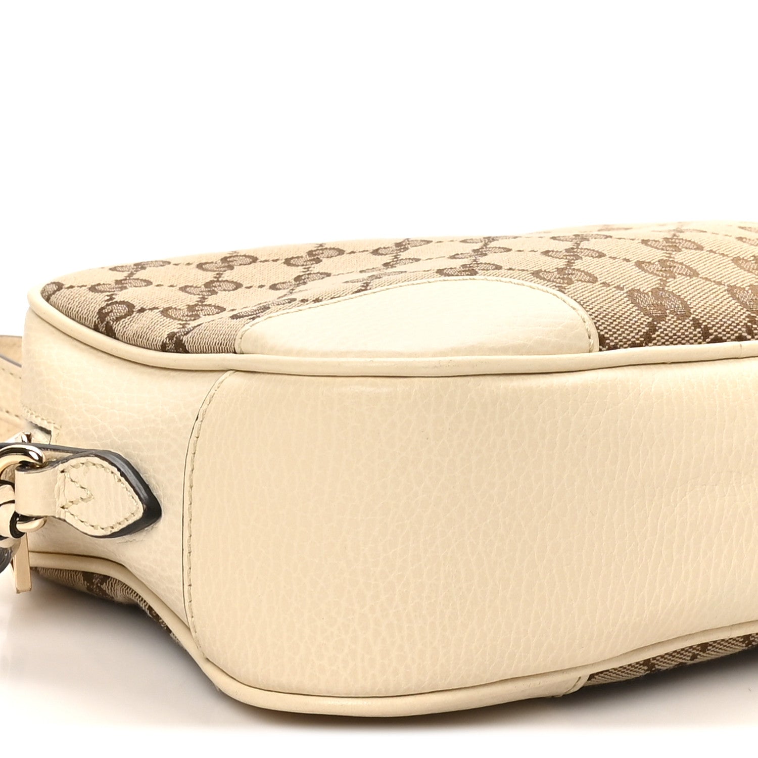 GUCCI ボディバッグ ベージュ 中古・古着通販】GUCCI (グッチ) ボディバッグ GGキャンバス ベージュ