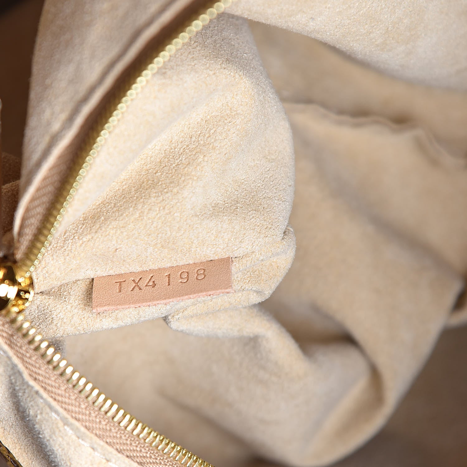 Louis Vuitton Monogram Artsy MM 7 of 9