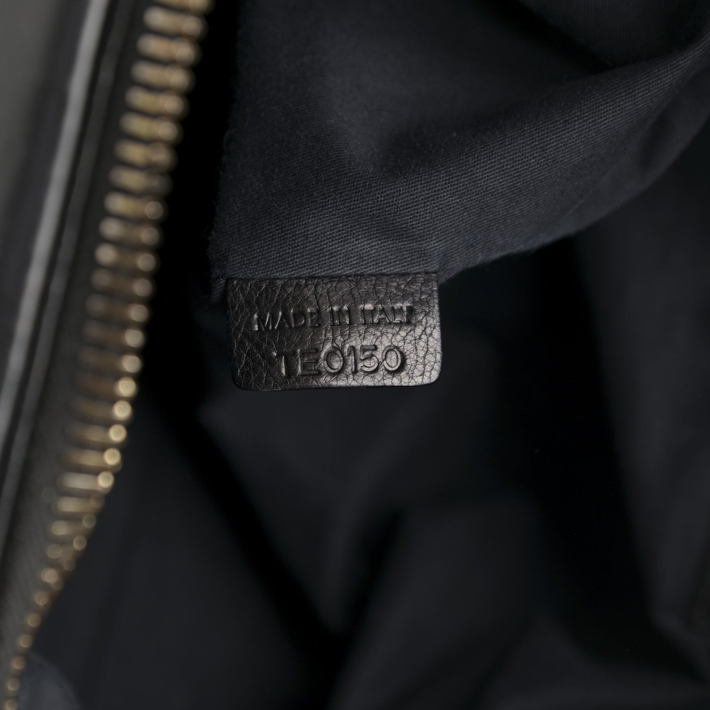 Smooth Calfskin Medium Soft Antigona Black