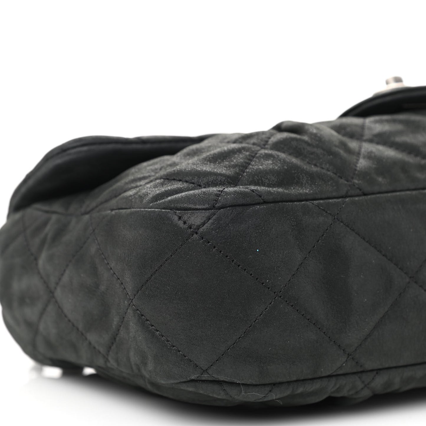 Iridescent Calfskin Large Chic Quilt Flap Black