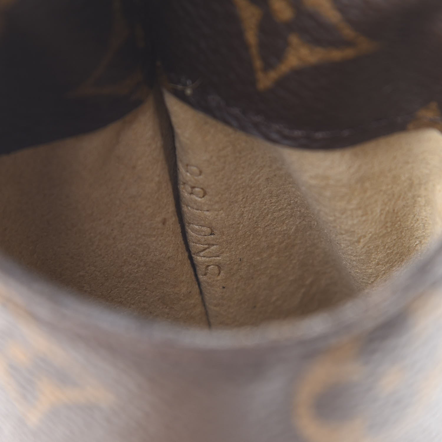 Louis Vuitton Monogram Sunglasses Case MM 7 of 10