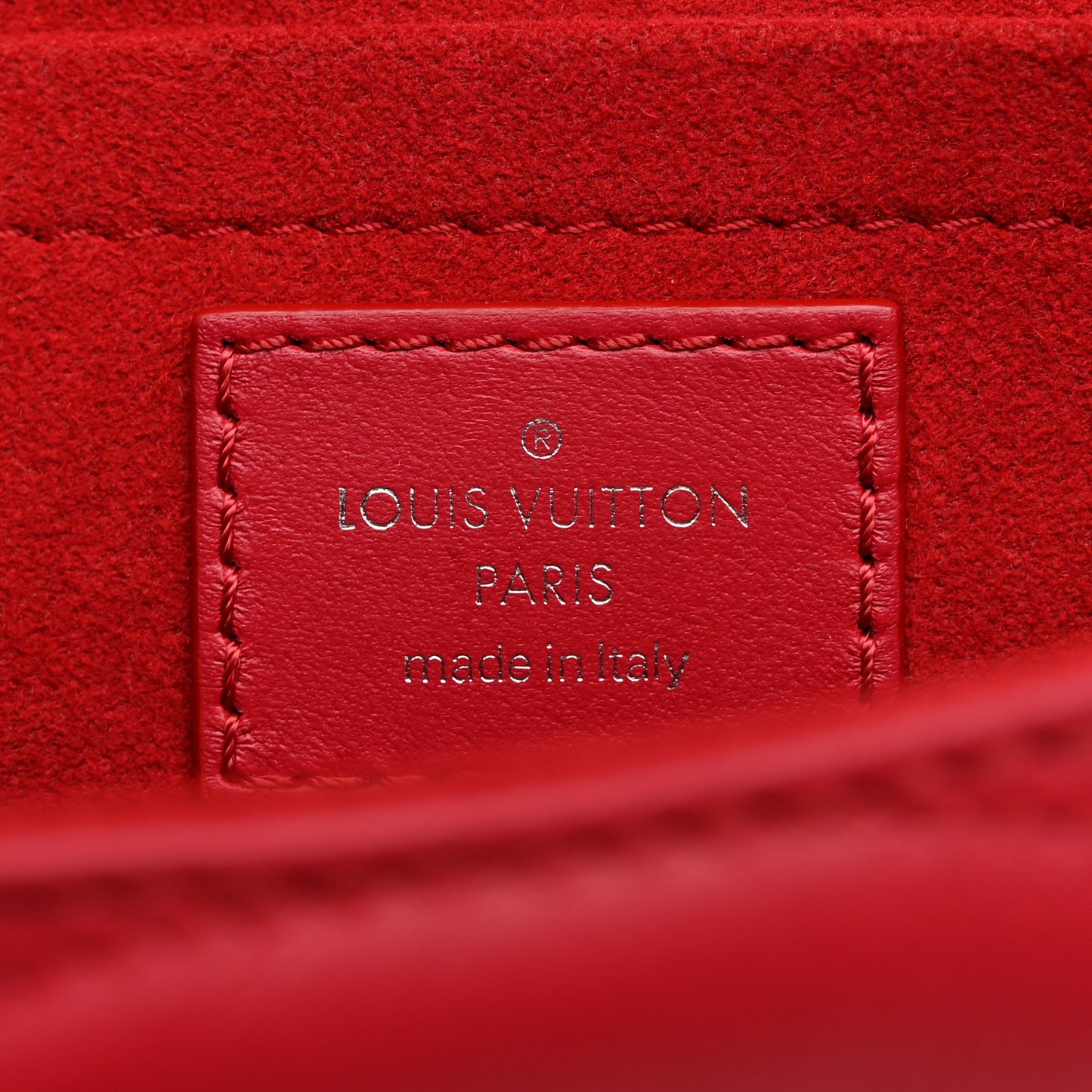 Calfskin New Wave Chain MM Ecarlate