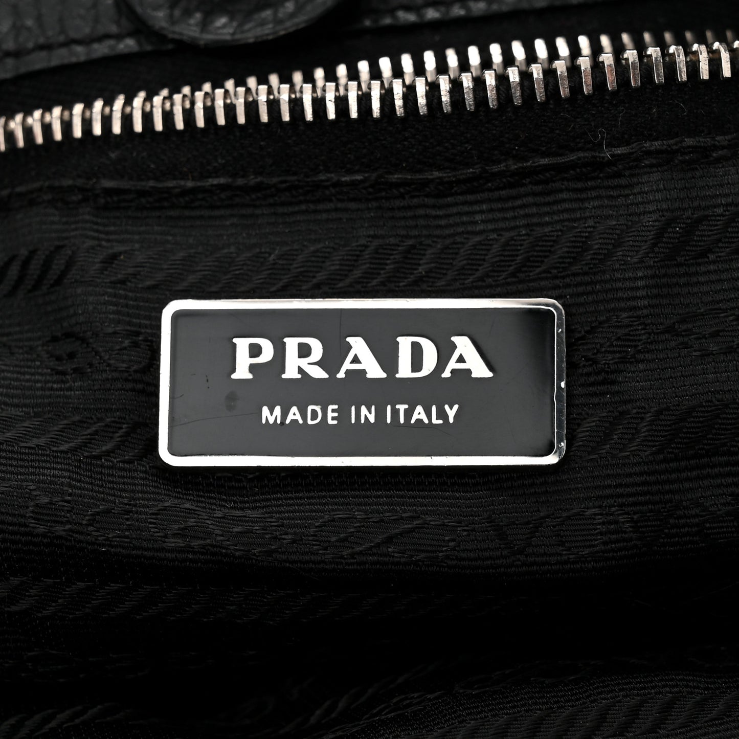 Vitello Daino Shoulder Bag Black