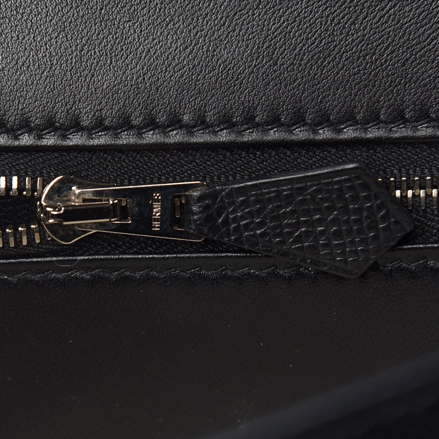 Epsom Horseshoe Enamel Constance 24 Black