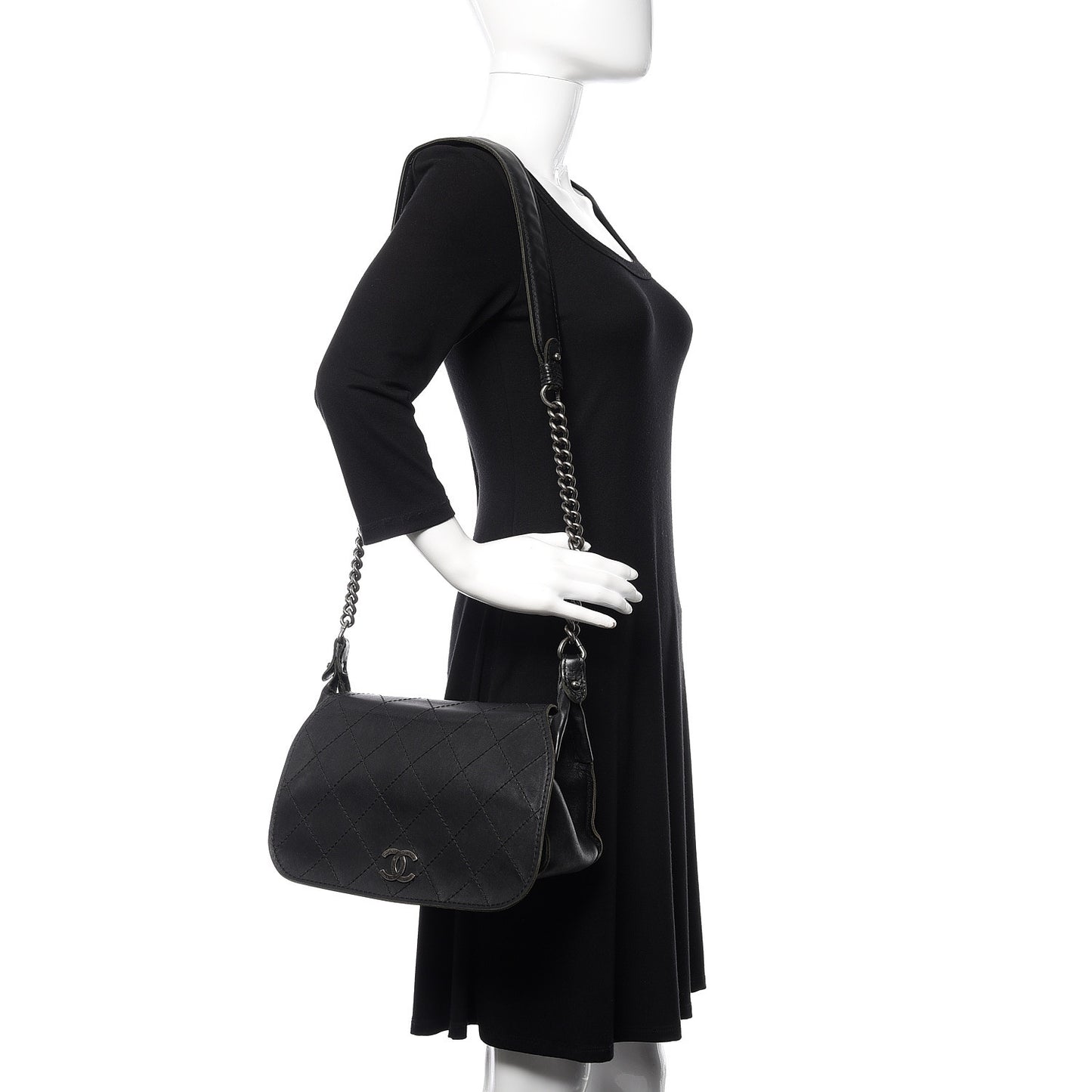 Calfskin Stitched Small Highlander Messenger Black